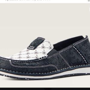 Ariat women’s cruiser shoes US 9.5 B